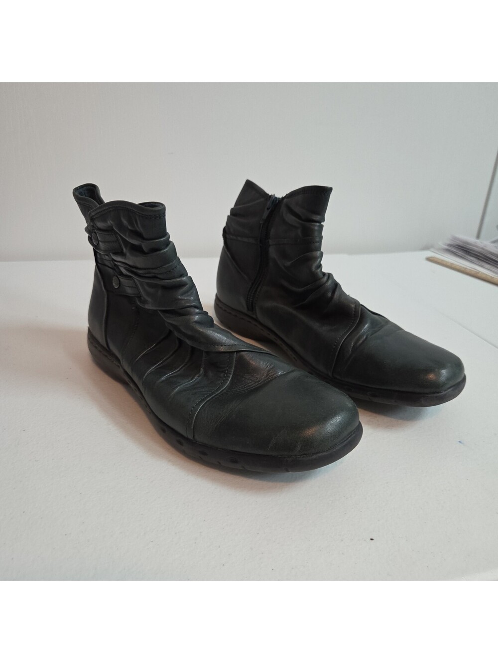 women's green leather ruched ankle boots by Rockport size 10N
